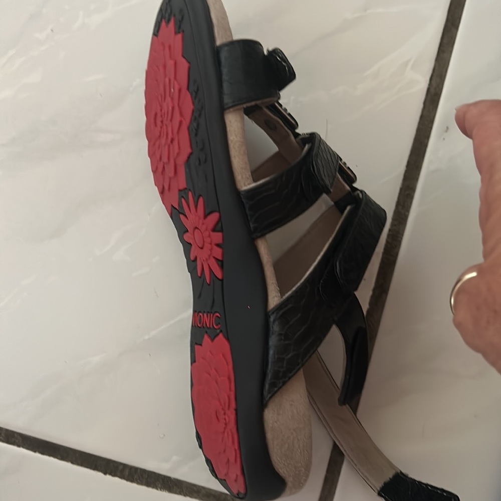 Vionic black sandals - Picture 4 of 6